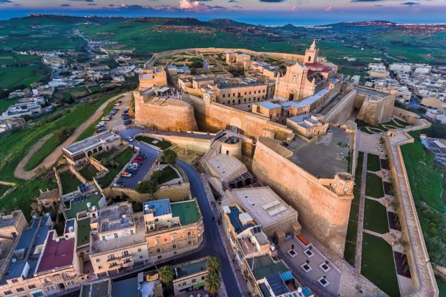 Vue sur l'île de Gozo depuis la Citadelle de Victoria