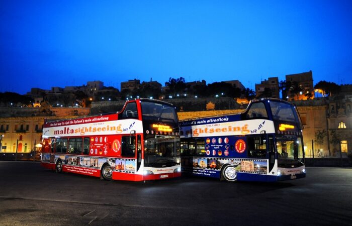 Malta bei Nacht Open Top Sightseeing Bus Tour